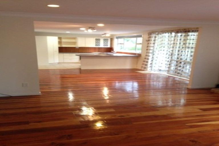 Photo of property in 19 Sunnyside Road, Sunnyvale, Auckland, 0612