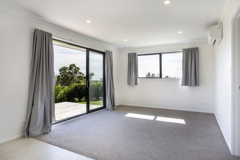 Photo of property in 2228 South Head Road, South Head, Helensville, 0874