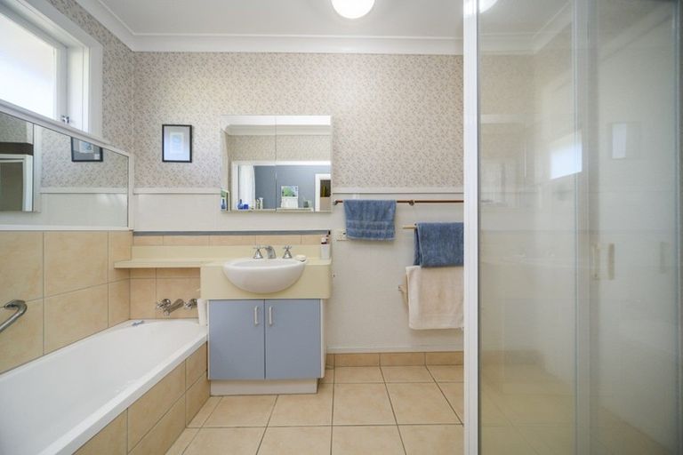 Photo of property in 8 Conway Place, Terrace End, Palmerston North, 4410