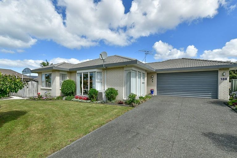 Photo of property in 188 Lakeside Drive, Orewa, 0931
