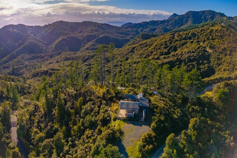 Photo of property in 867 Tuateawa Road, Waikawau, Coromandel, 3584