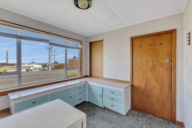 Photo of property in 27 South Road, Moturoa, New Plymouth, 4310