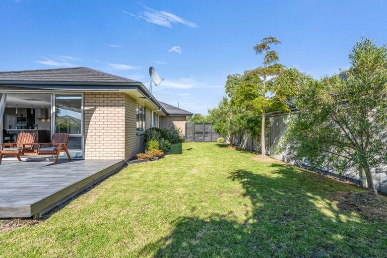 Photo of property in 11 Kaurinui Crescent, One Tree Point, 0118