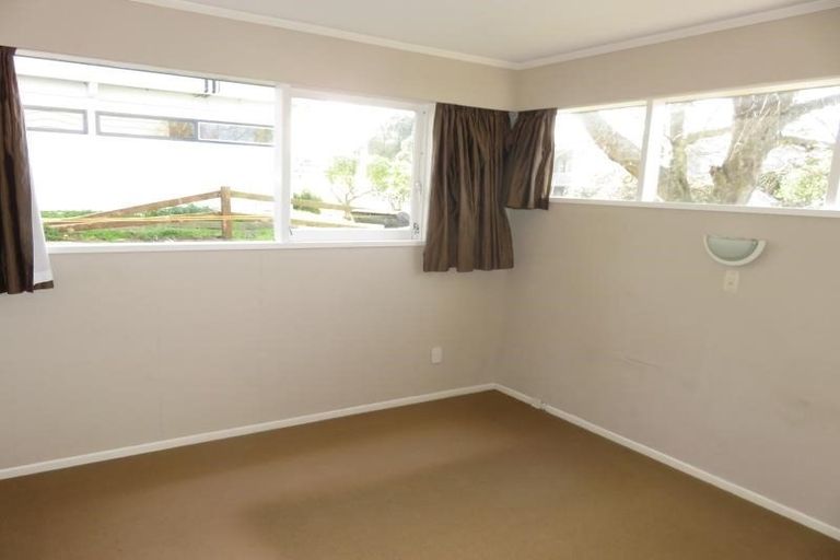 Photo of property in 15 Goddard Grove, Churton Park, Wellington, 6037