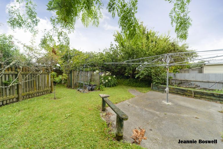 Photo of property in 5 Rangitira Avenue, Palmerston North, 4414
