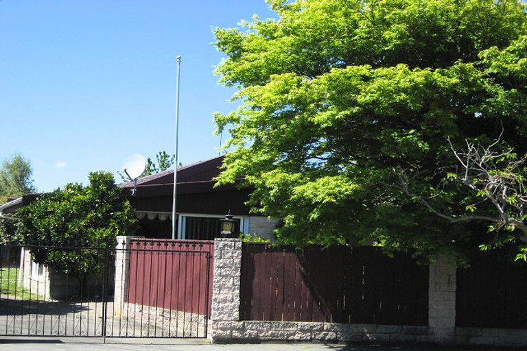 Photo of property in 14 Ilfracombe Place, Burnside, Christchurch, 8053