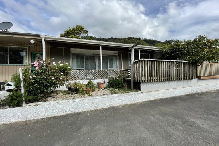 Photo of property in 2/1 Angle Street, Picton, 7220