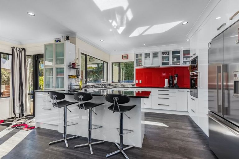 Photo of property in 2 Seascape View, Paremata, Porirua, 5024