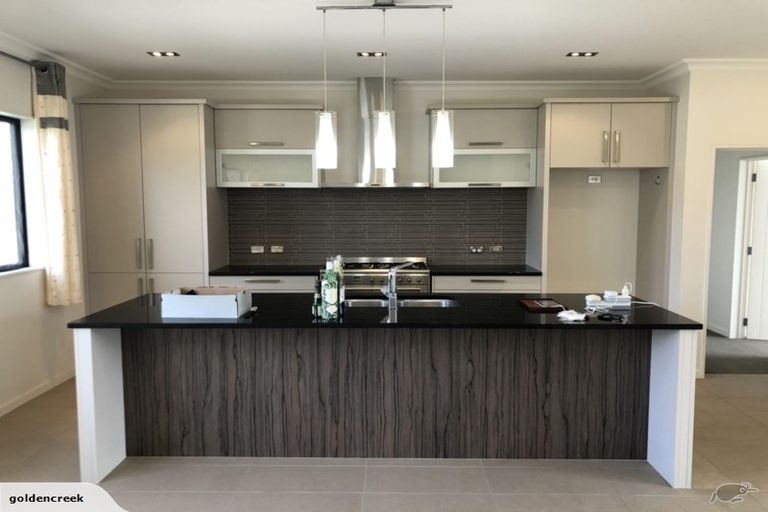 Photo of property in 8 Travis View Drive, Fairview Heights, Auckland, 0632