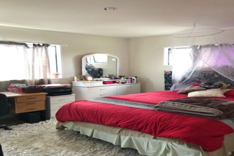 Photo of property in 1/1 Briar Way, New Lynn, Auckland, 0600