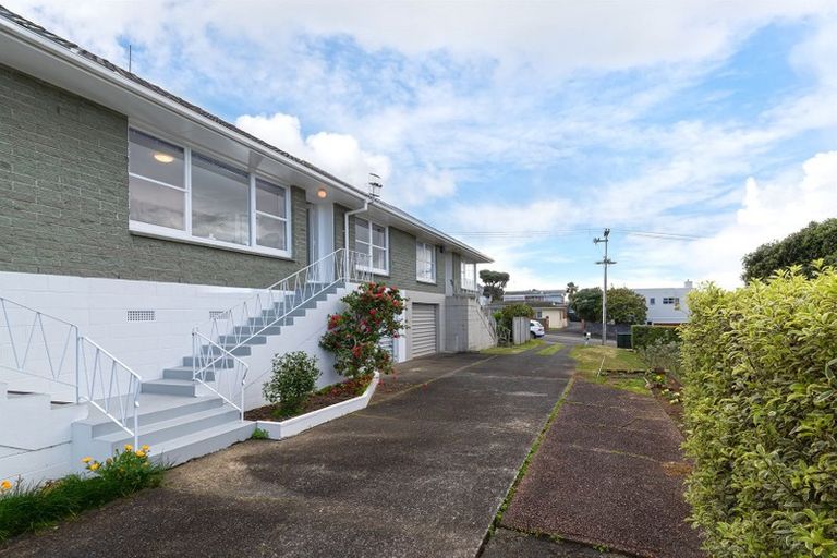 Photo of property in 2/8 East Coast Road, Milford, Auckland, 0620