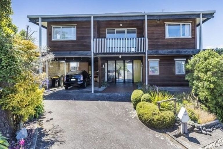 Photo of property in 5 Mataroa Avenue, Northland, Wellington, 6012