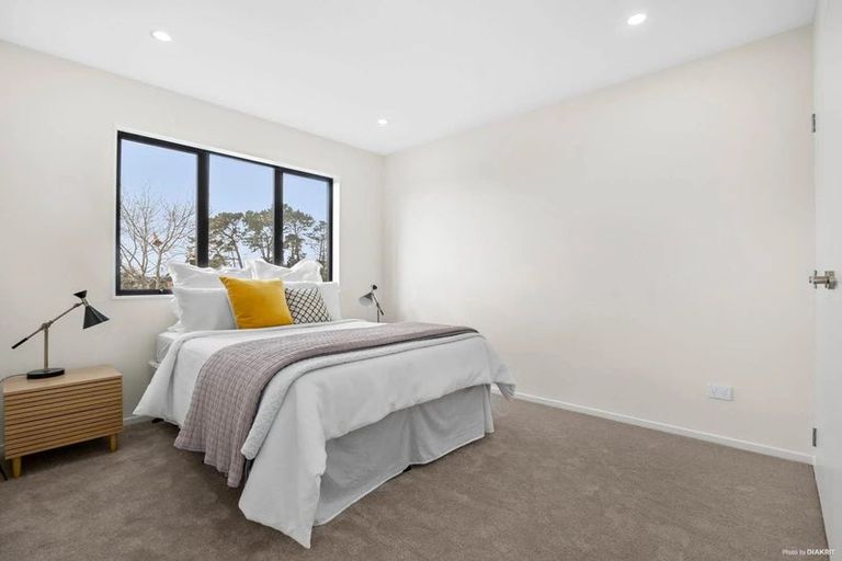 Photo of property in 7b Valron Road, Te Atatu South, Auckland, 0602