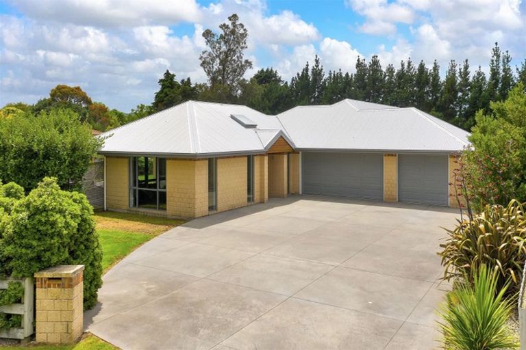 Photo of property in 25 Teviotview Place, Amberley, 7410