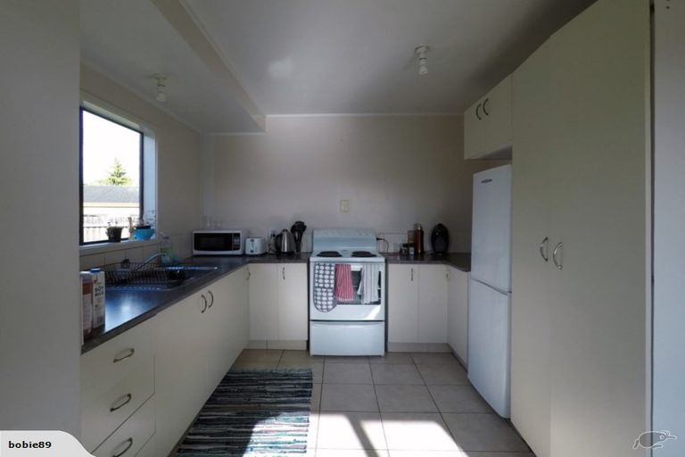 Photo of property in 17a Riserra Drive, Ranui, Auckland, 0612