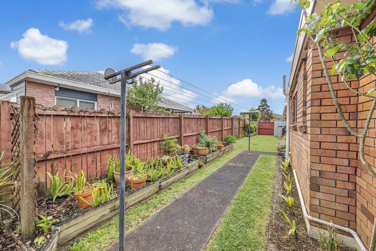 Photo of property in 22 Glucina Avenue, West Harbour, Auckland, 0618