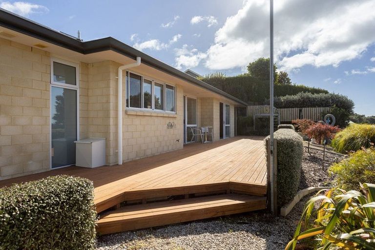 Photo of property in 17 Lynley Park Drive, Omokoroa, 3114