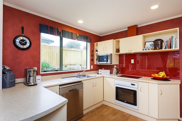 Photo of property in 3 Logan Way, Kelvin Grove, Palmerston North, 4414