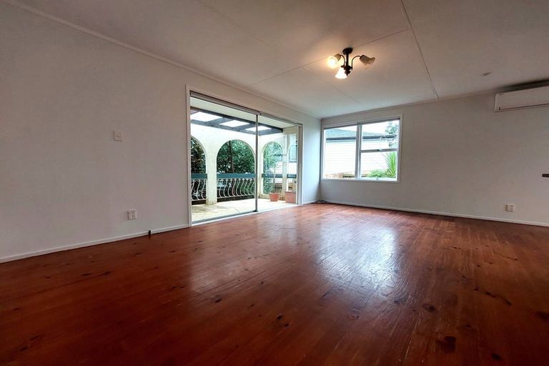 Photo of property in 19 Coroglen Avenue, Birkenhead, Auckland, 0626