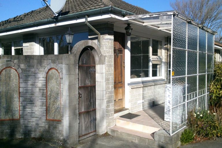 Photo of property in 2/4 Wadeley Road, Ilam, Christchurch, 8041