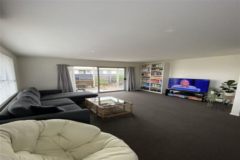 Photo of property in 8a Tamarisk Place, Parklands, Christchurch, 8083