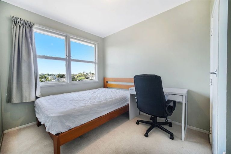 Photo of property in 71 Seaview Road, Glenfield, Auckland, 0629