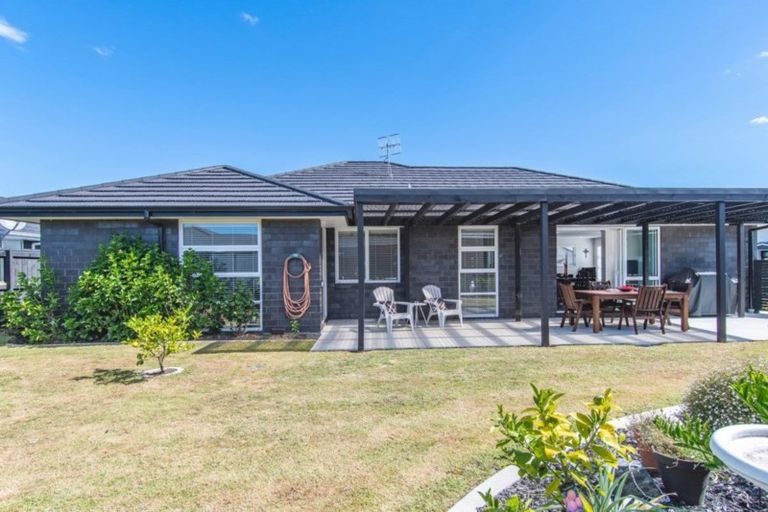 Photo of property in 17 Blanche Road, Papamoa Beach, Papamoa, 3118