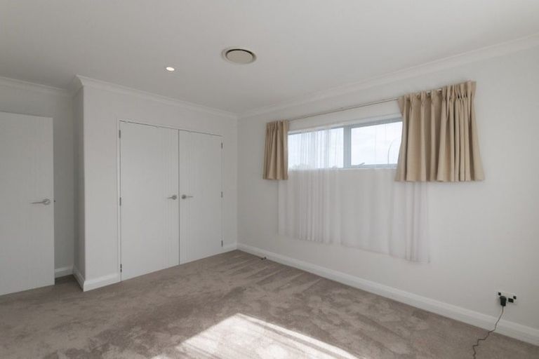 Photo of property in 69 Bordeaux Parade, Te Atatu South, Auckland, 0610