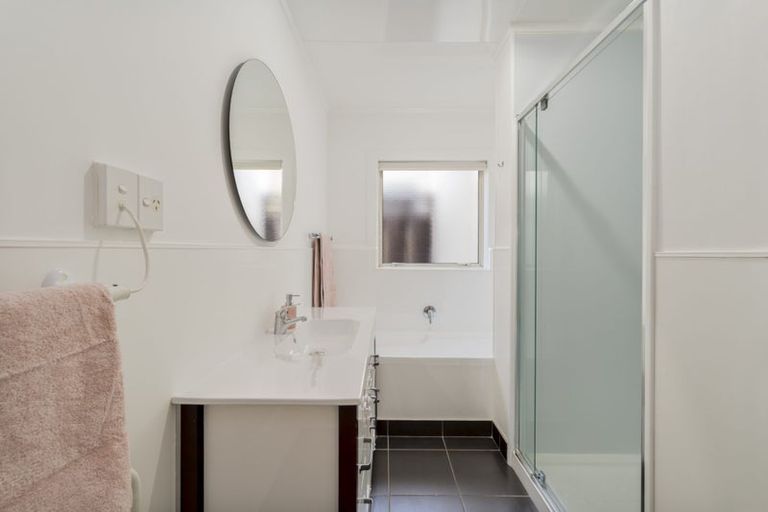 Photo of property in 25c Buscomb Avenue, Henderson, Auckland, 0610