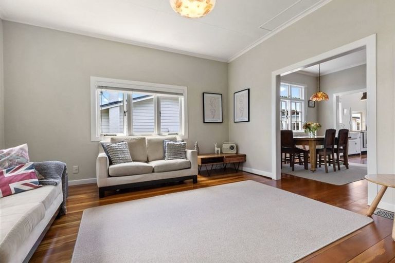 Photo of property in 13 Aramoana Avenue, Devonport, Auckland, 0624