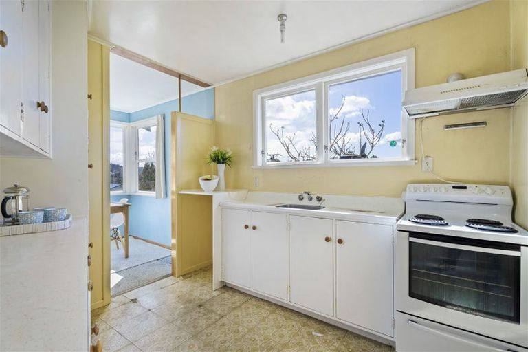 Photo of property in 19 Paramu Avenue, Birkdale, Auckland, 0626