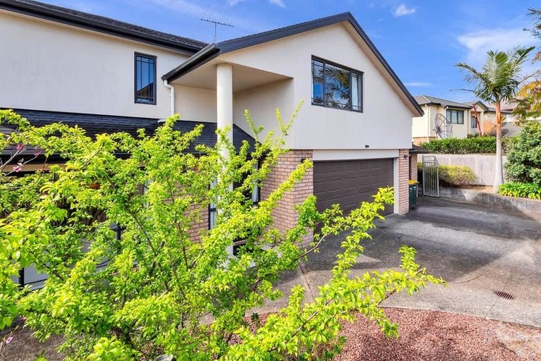 Photo of property in 62 Medallion Drive, Oteha, Auckland, 0632