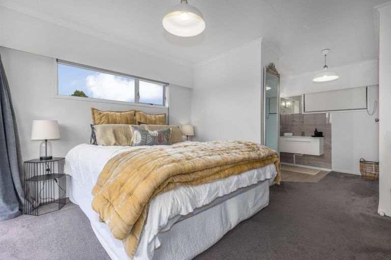 Photo of property in 23 Featherston Street, Levin, 5510