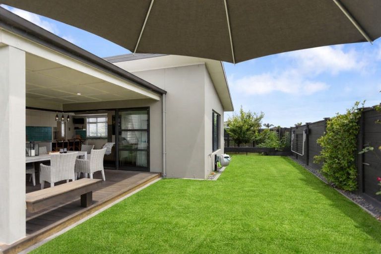 Photo of property in 1 Makura Drive, Papamoa Beach, Papamoa, 3118