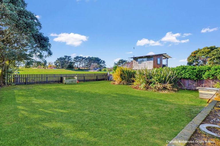 Photo of property in 24 Lee Street, Castlecliff, Whanganui, 4501