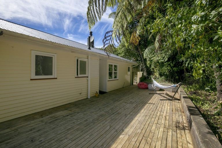 Photo of property in 138 Miromiro Road, Normandale, Lower Hutt, 5010
