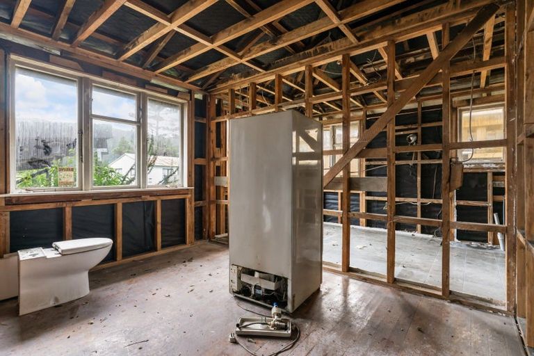 Photo of property in 4 Amundsen Grove, Stokes Valley, Lower Hutt, 5019