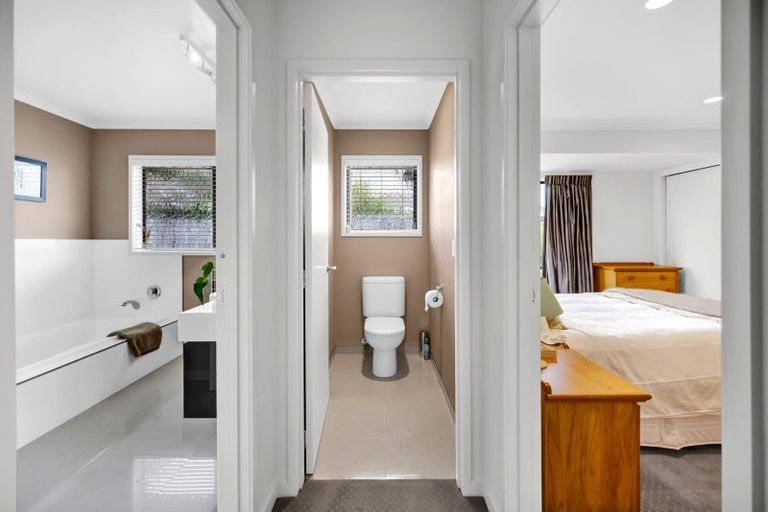 Photo of property in 3b Larsen Place, Merrilands, New Plymouth, 4312