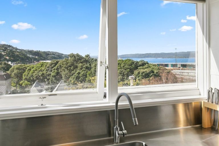 Photo of property in Newman Court Apartments, 2 Newman Terrace, Thorndon, Wellington, 6011