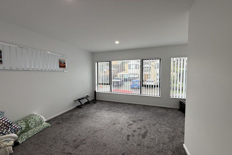 Photo of property in 5/12 Bangla Place, Massey, Auckland, 0614