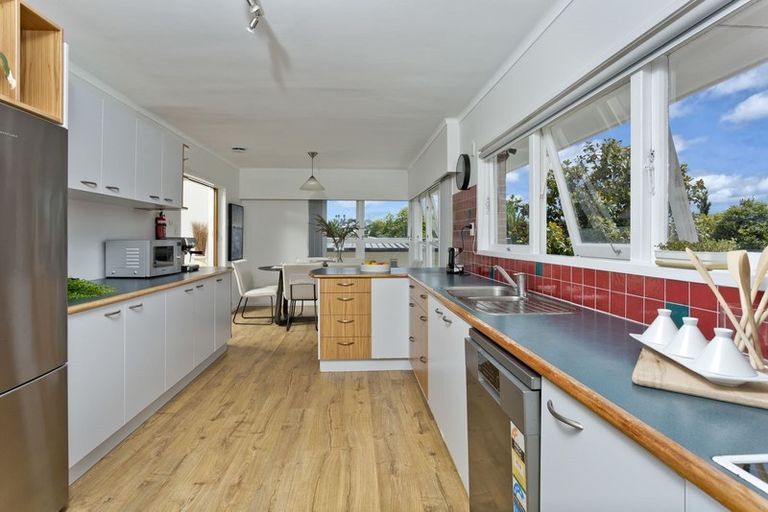 Photo of property in 28 Northumberland Avenue, Belmont, Auckland, 0622