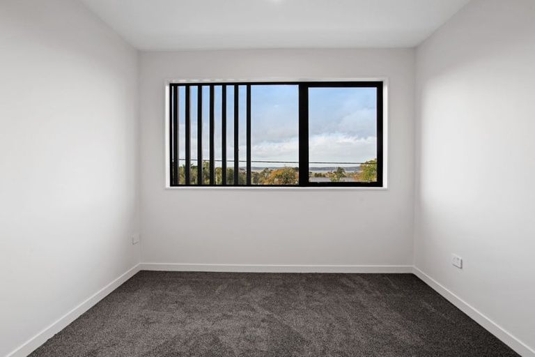 Photo of property in 11/196 Royal Road, Massey, Auckland, 0614