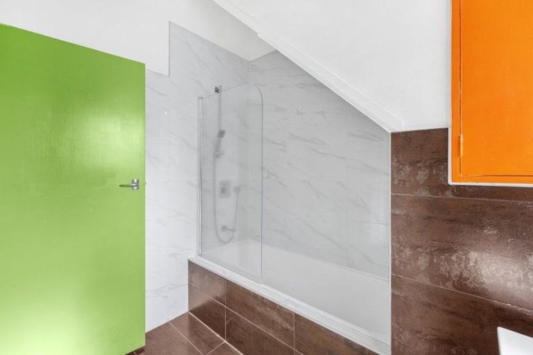 Photo of property in 100 Lake Road, Koutu, Rotorua, 3010