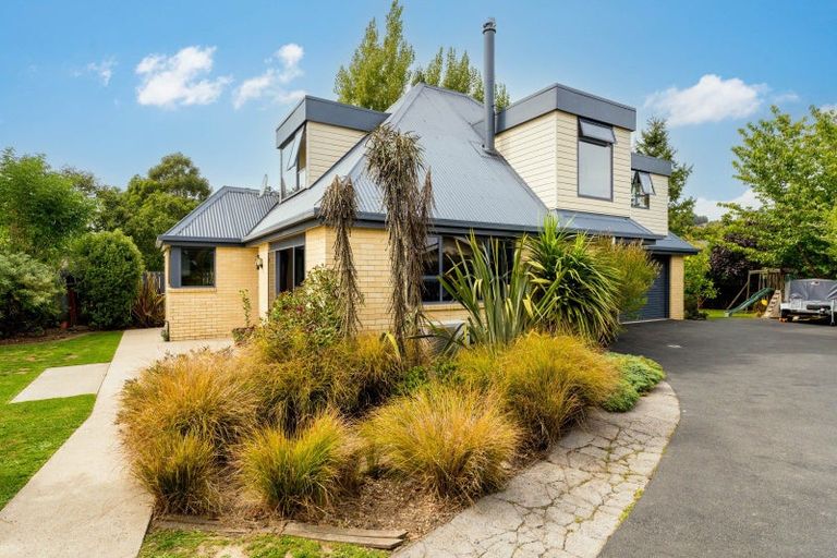 Photo of property in 102 Hagart-alexander Drive, Mosgiel, 9024