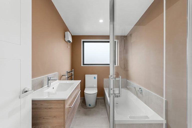 Photo of property in 8b Mackworth Street, Woolston, Christchurch, 8062