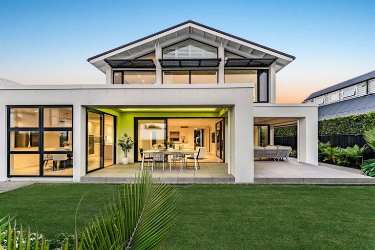 Photo of property in 23 Muritai Road, Milford, Auckland, 0620