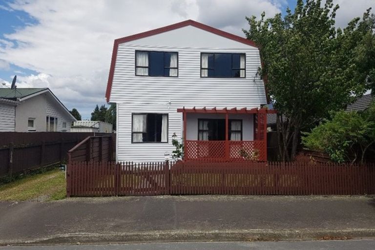 Photo of property in 100 Gibbons Street, Ebdentown, Upper Hutt, 5018