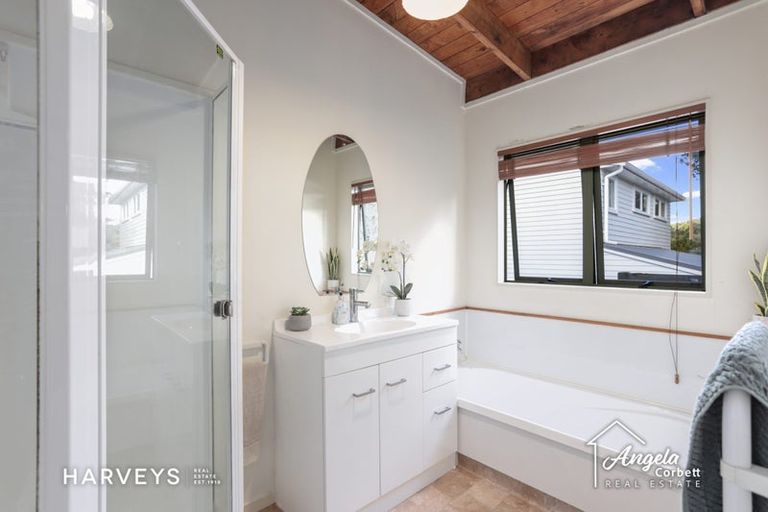 Photo of property in 1/36 Konini Road, Titirangi, Auckland, 0604