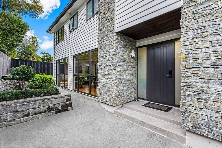 Photo of property in 34a Lyons Avenue, Murrays Bay, Auckland, 0630