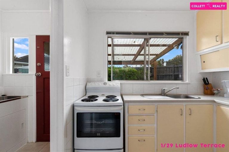 Photo of property in 1/29 Ludlow Terrace, Totara Vale, Auckland, 0627